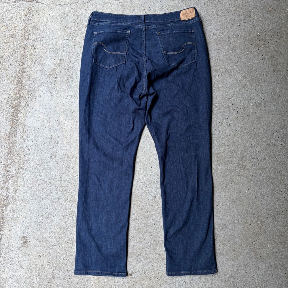 Signature by Levi Strauss & Co Womens Mid-Rise Straight Leg Jeans Dark Wash 18M - Picture 2 of 5